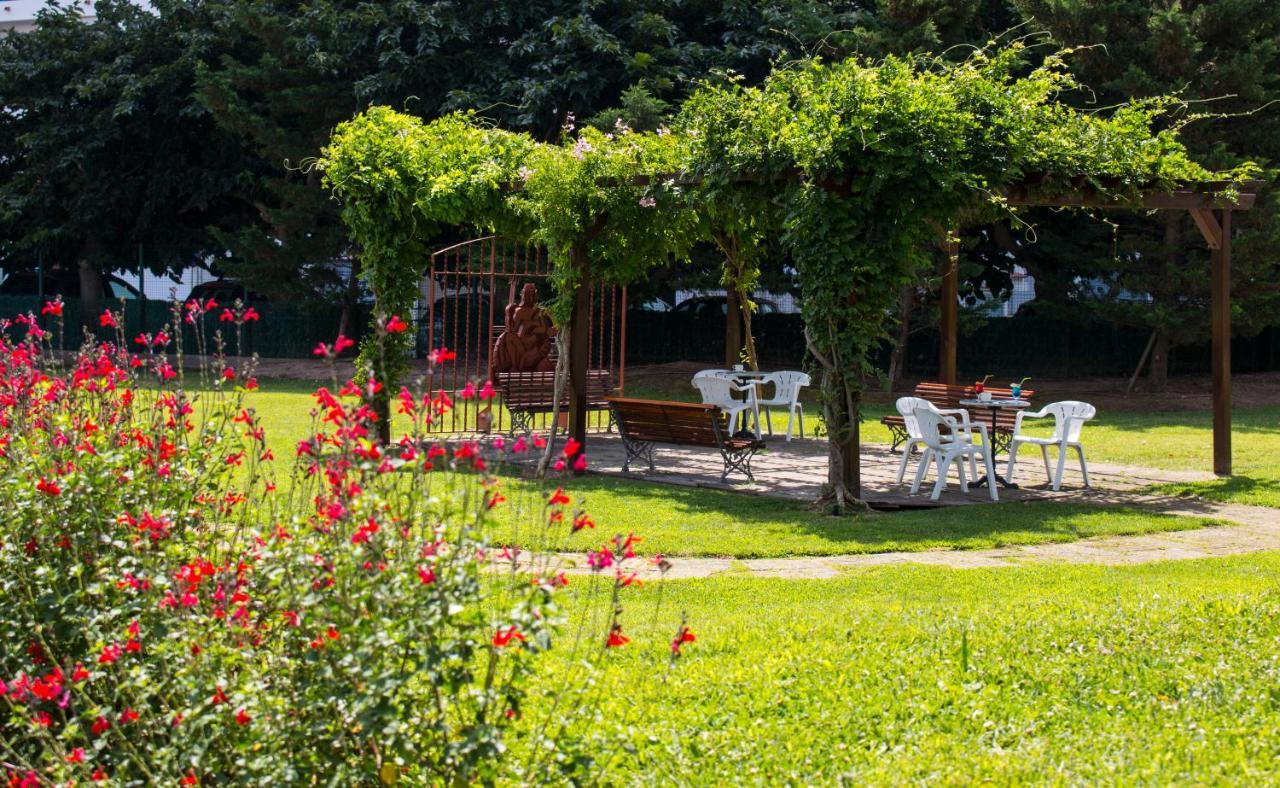 Xon'S Platja Ha Hotel Empuriabrava Bagian luar foto